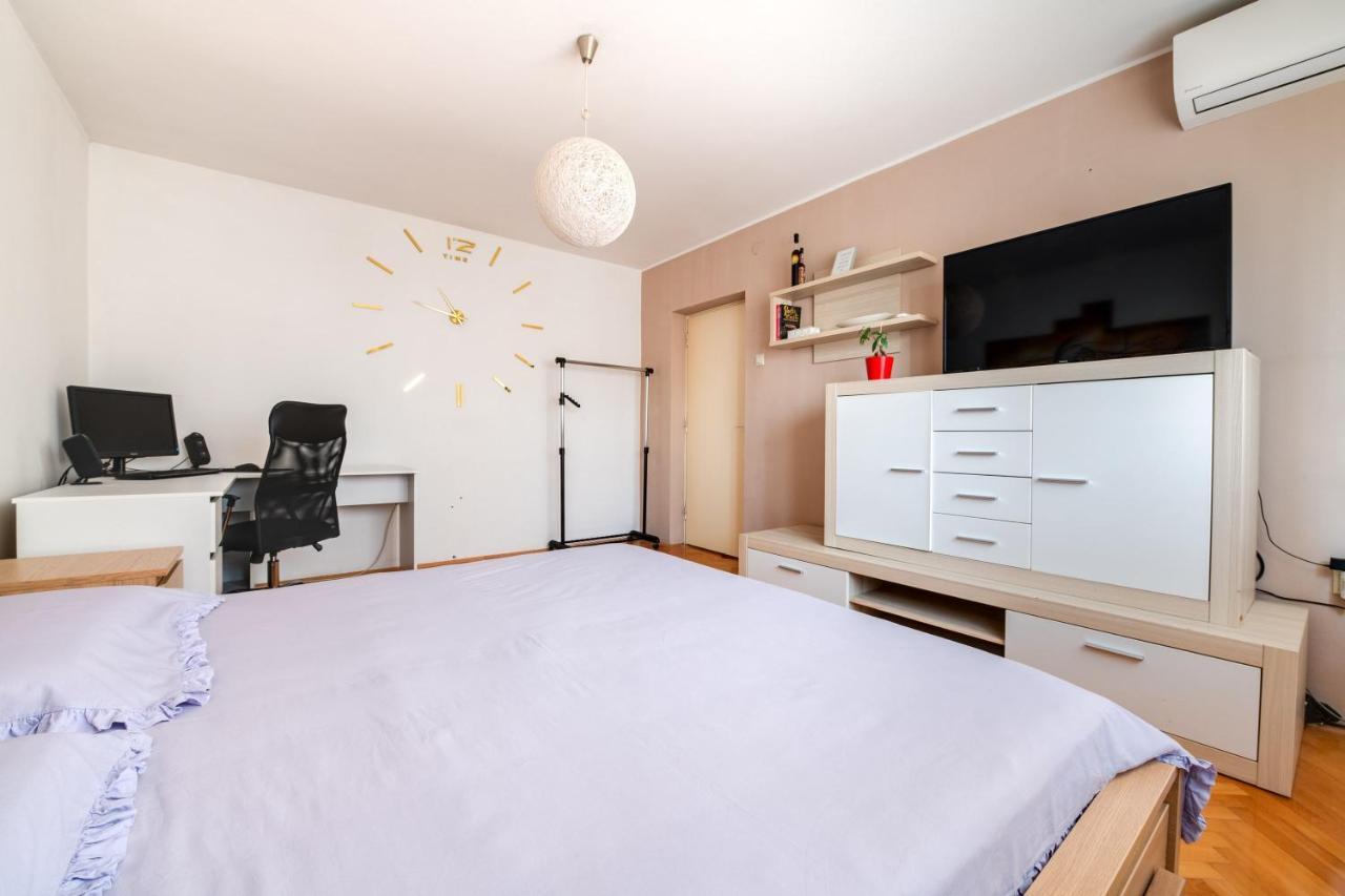 Apartment Niksa Pula Exteriör bild